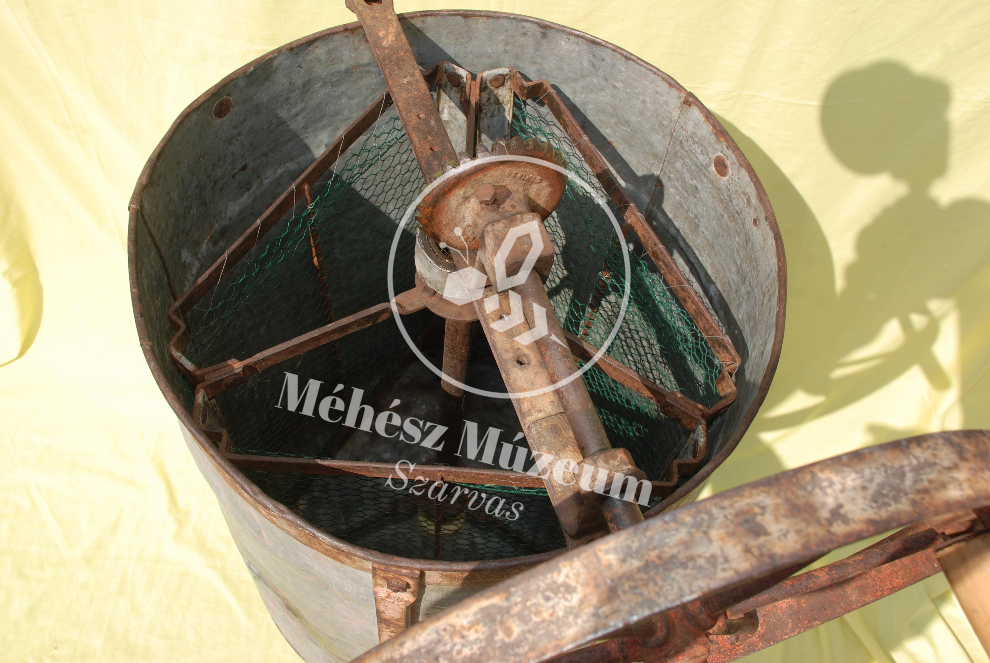Mézpergető