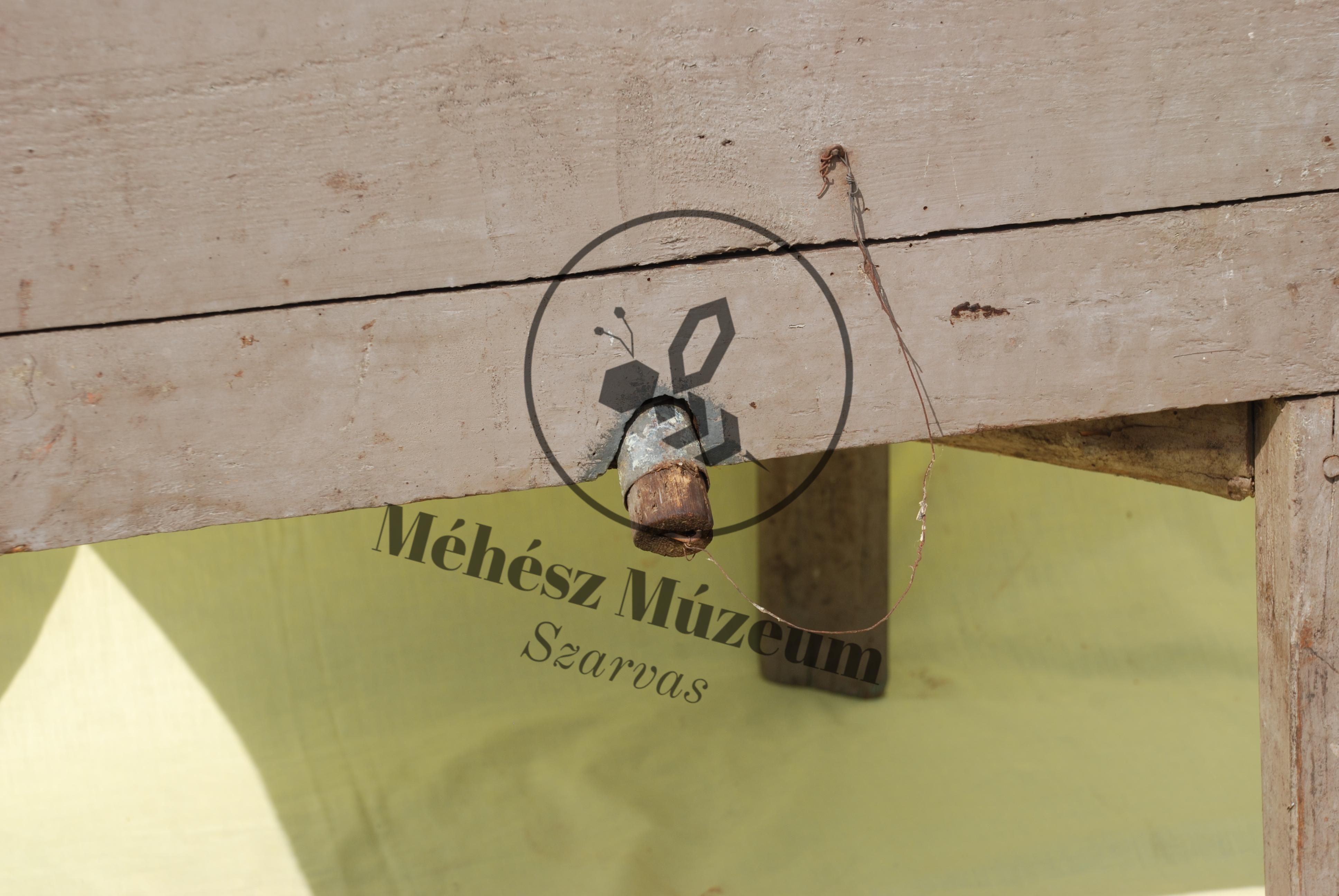 mézpergető